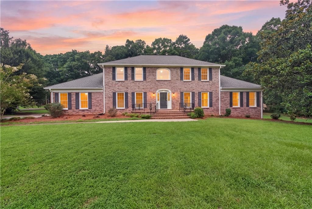 4 bedroom, 5 bathroom, 5,678 sq ft single family residence for sale at 560 Hawthorne Drive, Fayetteville, GA 30214 — photo 4