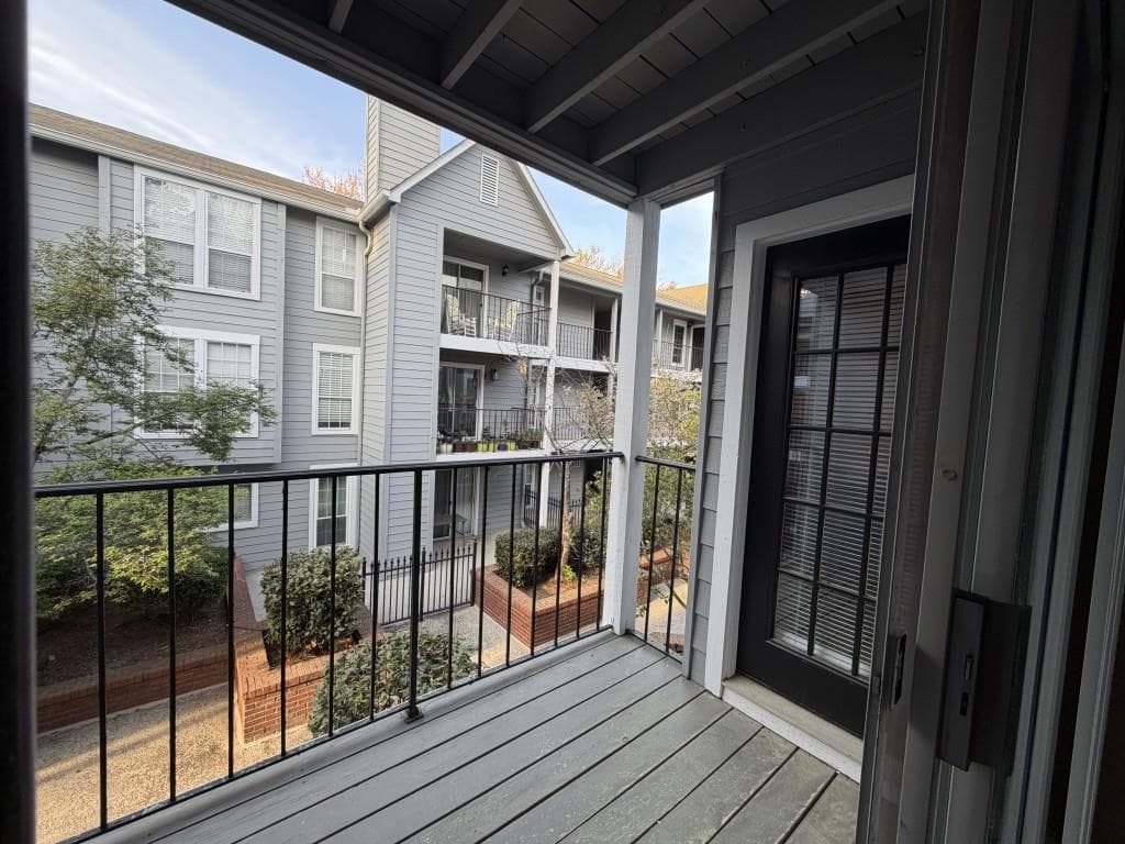1 bedroom, 1 bathroom, 629 sq ft condominium for sale at 418 Granville Court, Atlanta, GA 30328 — photo 3
