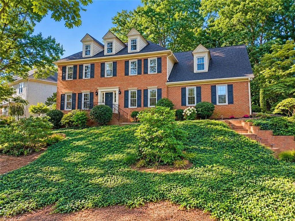5 bedroom, 4 bathroom, 4,001 sq ft single family residence for sale at 230 Clipper Bay Drive, Alpharetta, GA 30005 — photo 2