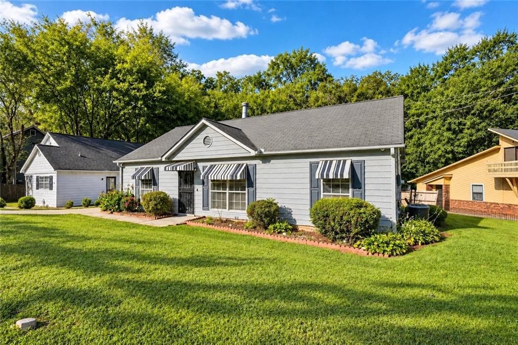 3 bedroom, 2 bathroom, 1,118 sq ft single family residence for sale at 2373 Semmes Street, Atlanta, GA 30344 — photo 3