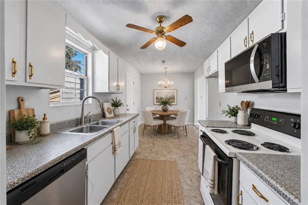 3 bedroom, 2 bathroom, 1,118 sq ft single family residence for sale at 2373 Semmes Street, Atlanta, GA 30344 — photo 8