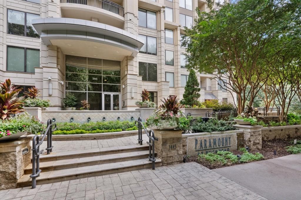 1 bedroom, 1 bathroom, 972 sq ft condominium for sale at 3445 Stratford Road 3109, Atlanta, GA 30326 — photo 2