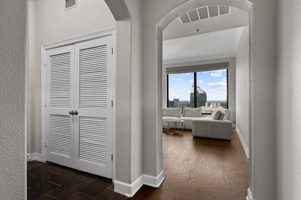1 bedroom, 1 bathroom, 972 sq ft condominium for sale at 3445 Stratford Road 3109, Atlanta, GA 30326 — photo 5