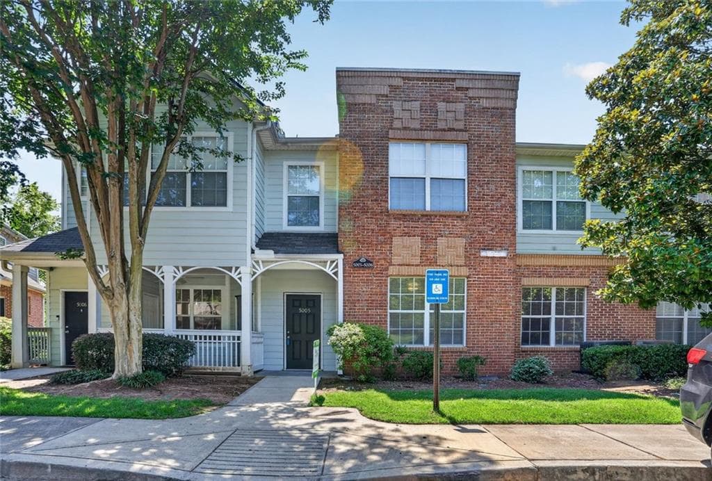 2 bedroom, 2 bathroom, 1,114 sq ft condominium for sale at 245 Amal Drive 5005, Atlanta, GA 30315