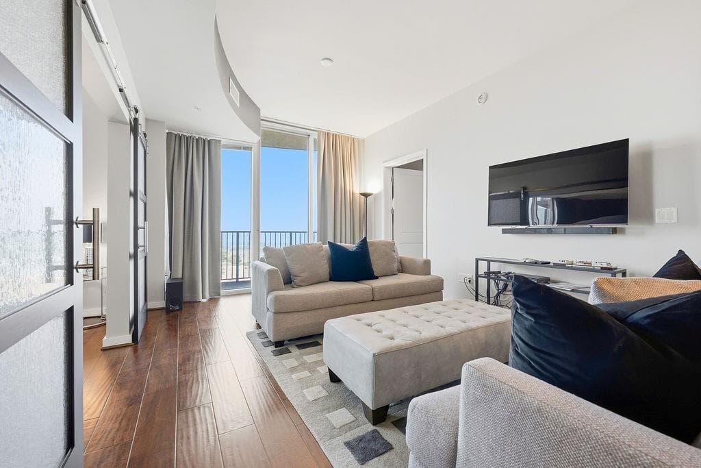 3 bedroom, 3 bathroom, 1,929 sq ft condominium for sale at 400 W Peachtree Street 2801-2, Atlanta, GA 30308 — photo 6