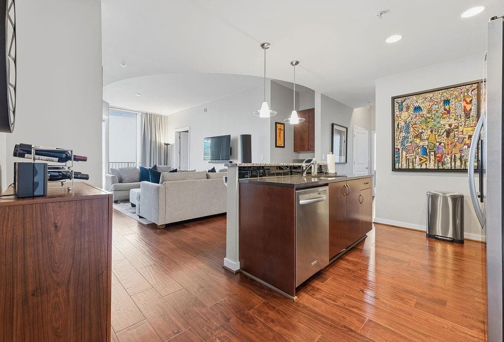 3 bedroom, 3 bathroom, 1,929 sq ft condominium for sale at 400 W Peachtree Street 2801-2, Atlanta, GA 30308 — photo 4