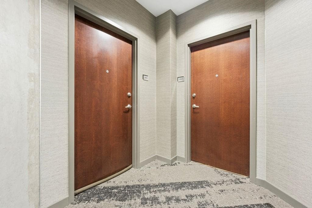 3 bedroom, 3 bathroom, 1,929 sq ft condominium for sale at 400 W Peachtree Street 2801-2, Atlanta, GA 30308 — photo 2