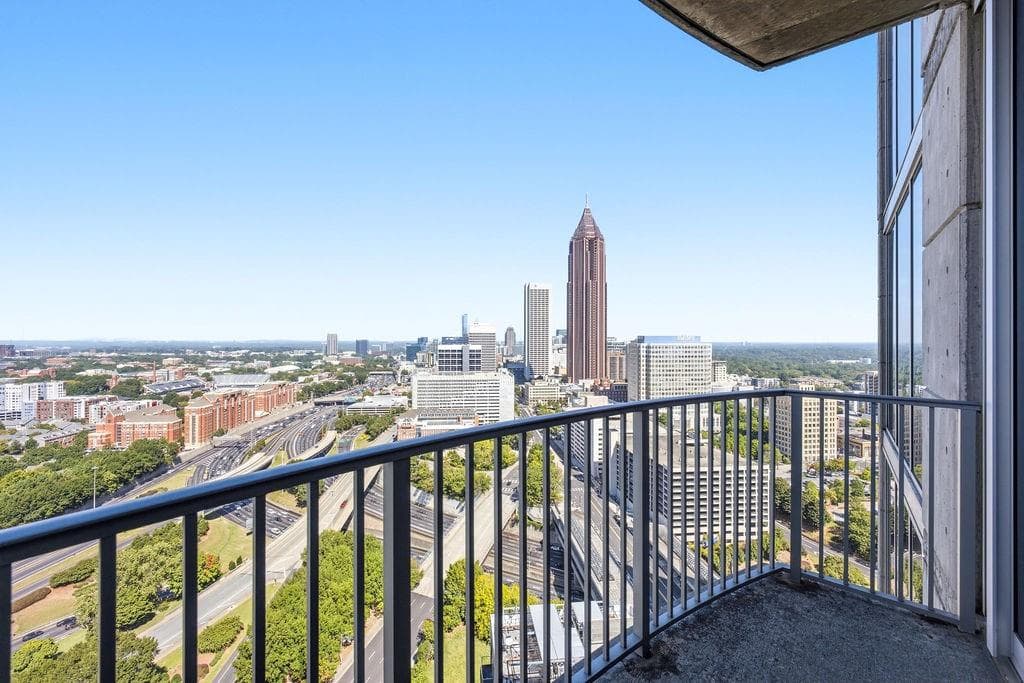 3 bedroom, 3 bathroom, 1,929 sq ft condominium for sale at 400 W Peachtree Street 2801-2, Atlanta, GA 30308 — photo 3