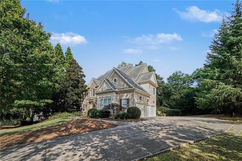 6 bedroom, 6 bathroom, 3,897 sq ft single family residence for sale at 755 Bethany Green Court, Milton, GA 30004 — photo 3