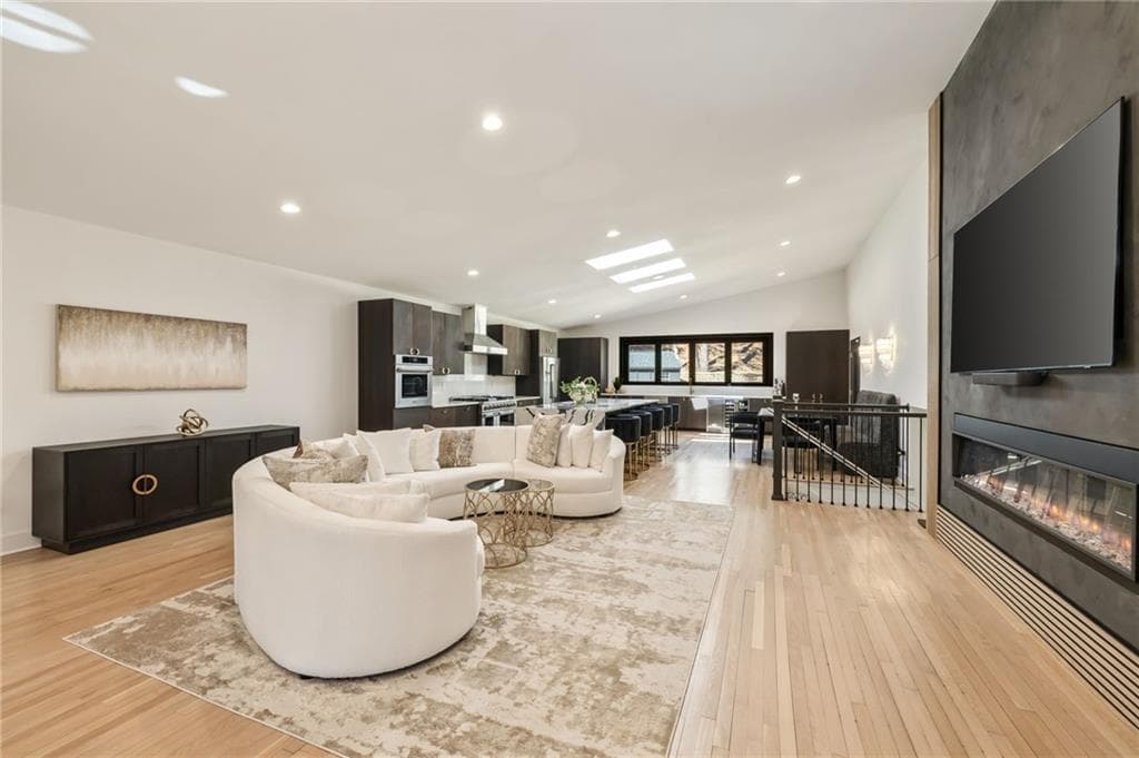 4 bedroom, 3 bathroom, 3,400 sq ft single family residence for sale at 4217 Paces Ferry Road, Atlanta, GA 30339 — photo 6