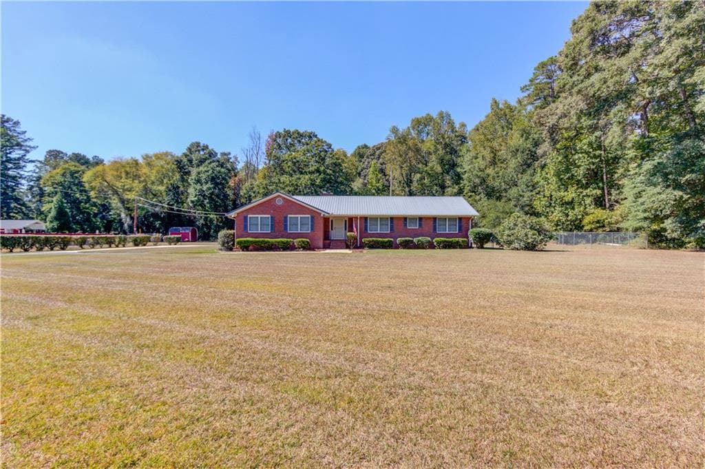 4 bedroom, 2 bathroom, 1,904 sq ft single family residence for sale at 67 Elder Drive, Jefferson, GA 30549 — photo 2