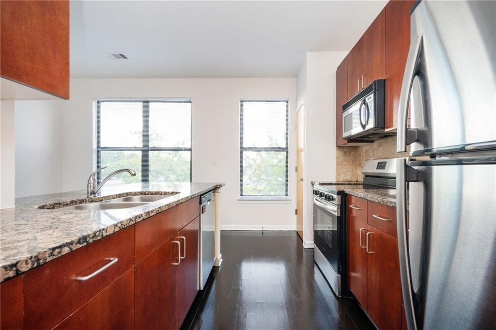 2 bedroom, 3 bathroom, 1,534 sq ft condominium for sale at 898 Oak Street 2006, Atlanta, GA 30310 — photo 6