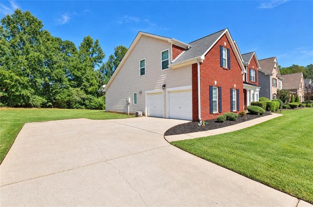 5 bedroom, 4 bathroom, 3,661 sq ft single family residence for sale at 1324 Darian Ln, Locust Grove, GA 30248 — photo 2
