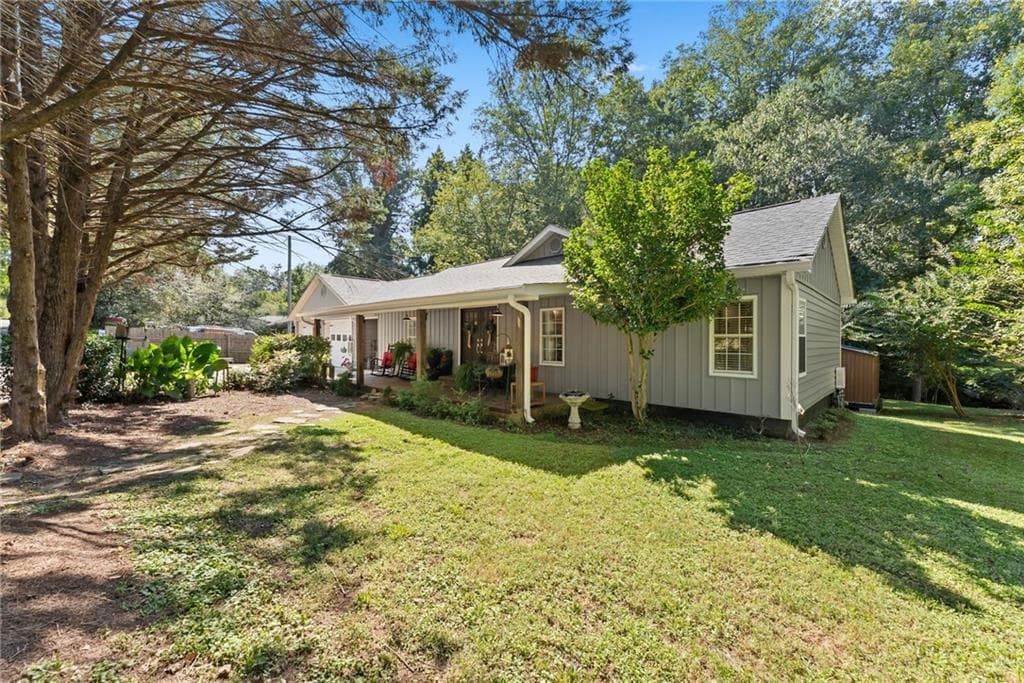3 bedroom, 2 bathroom, 2,304 sq ft single family residence for sale at 7210 Pine Court, Cumming, GA 30041 — photo 3