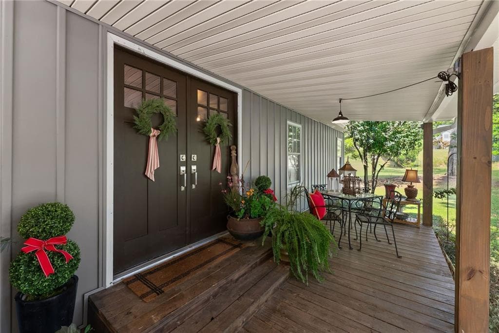 3 bedroom, 2 bathroom, 2,304 sq ft single family residence for sale at 7210 Pine Court, Cumming, GA 30041 — photo 5