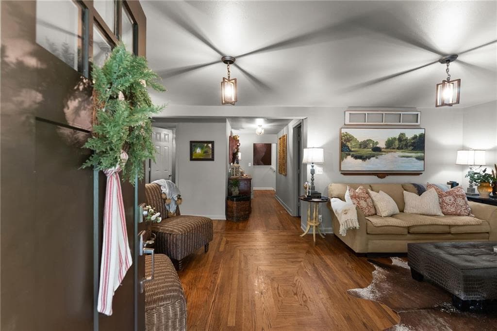 3 bedroom, 2 bathroom, 2,304 sq ft single family residence for sale at 7210 Pine Court, Cumming, GA 30041 — photo 6