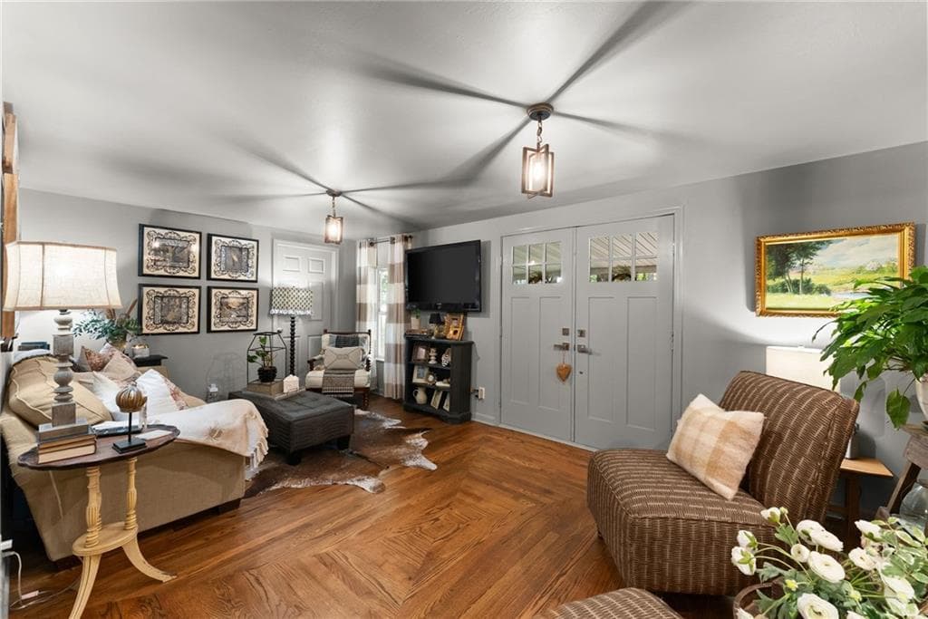 3 bedroom, 2 bathroom, 2,304 sq ft single family residence for sale at 7210 Pine Court, Cumming, GA 30041 — photo 7