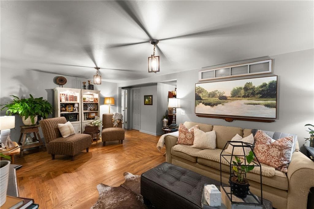 3 bedroom, 2 bathroom, 2,304 sq ft single family residence for sale at 7210 Pine Court, Cumming, GA 30041 — photo 8