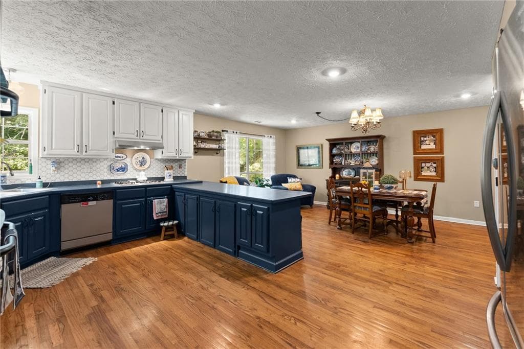 3 bedroom, 2 bathroom, 2,304 sq ft single family residence for sale at 7210 Pine Court, Cumming, GA 30041 — photo 10
