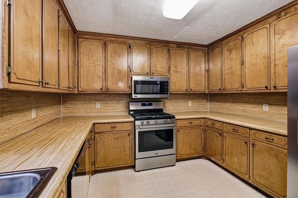 4 bedroom, 4 bathroom, 2,365 sq ft single family residence for sale at 1151 Rocky Rd Road, Lawrenceville, GA 30044 — photo 7