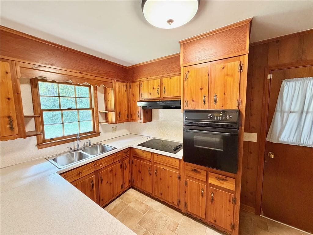 3 bedroom, 2 bathroom, 1,150 sq ft single family residence for sale at 121 Dogwood Drive, Cartersville, GA 30120 — photo 4