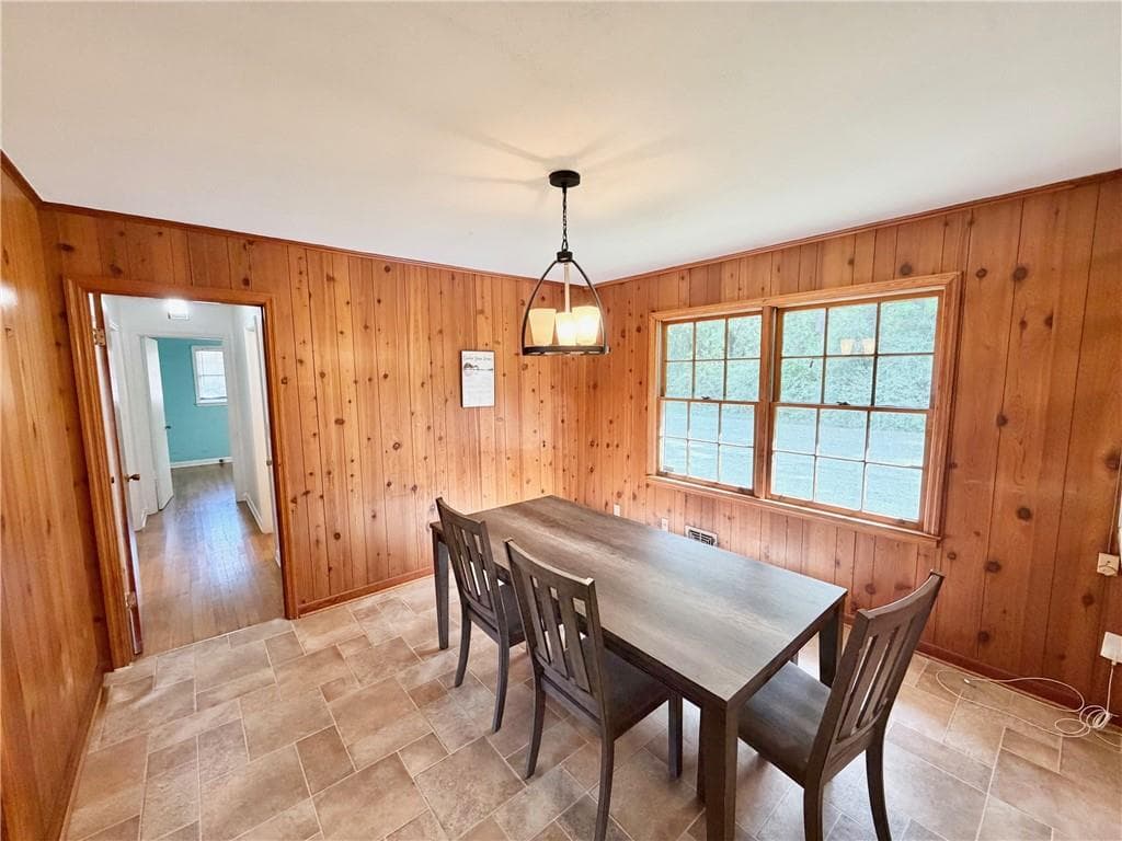 3 bedroom, 2 bathroom, 1,150 sq ft single family residence for sale at 121 Dogwood Drive, Cartersville, GA 30120 — photo 6