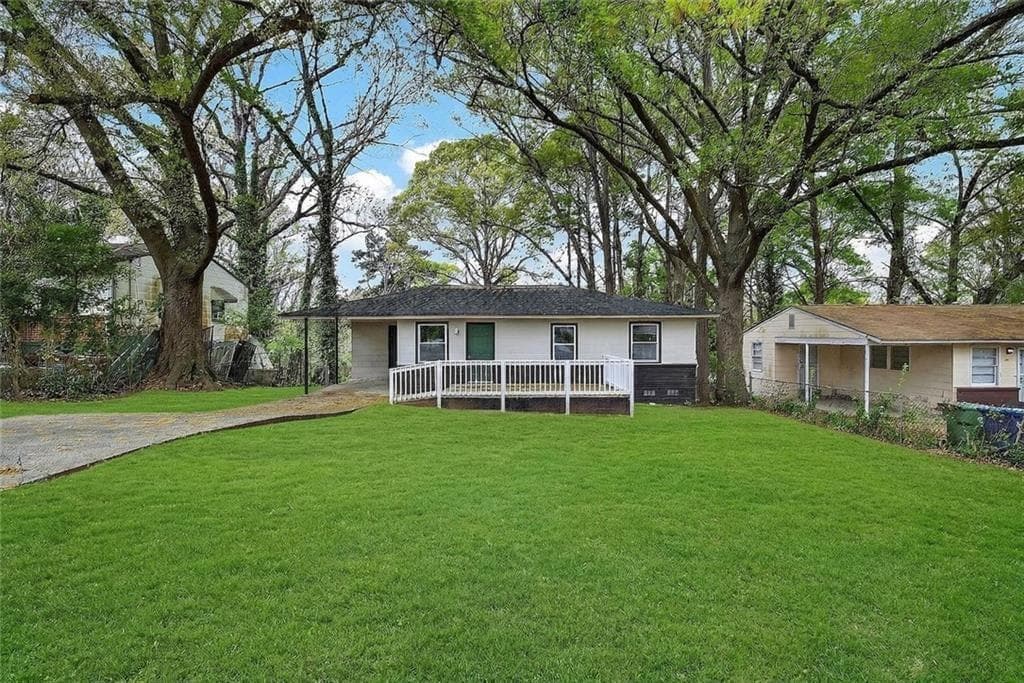 3 bedroom, 3 bathroom, 1,261 sq ft home for sale at 231 Glenrose Circle, Atlanta, GA