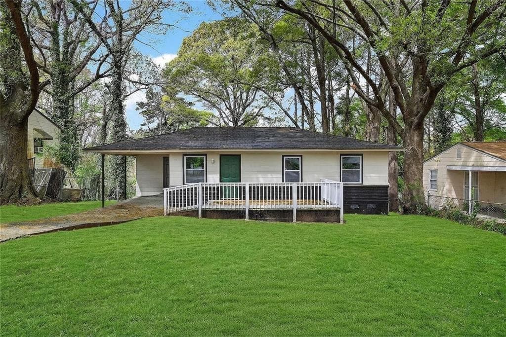 3 bedroom, 3 bathroom, 1,261 sq ft single family residence for sale at 231 Glenrose Circle, Atlanta, GA 30354 — photo 2
