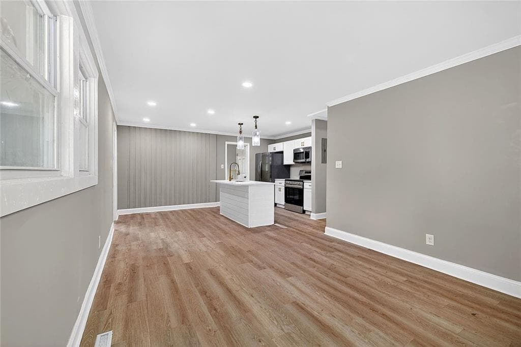 3 bedroom, 3 bathroom, 1,261 sq ft single family residence for sale at 231 Glenrose Circle, Atlanta, GA 30354 — photo 4