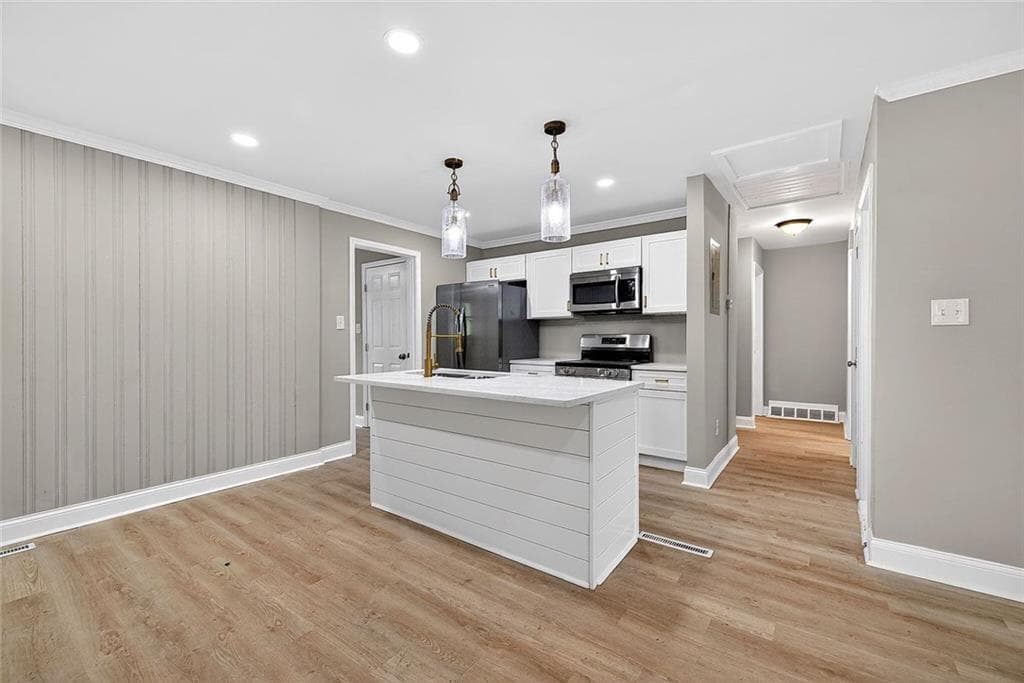 3 bedroom, 3 bathroom, 1,261 sq ft single family residence for sale at 231 Glenrose Circle, Atlanta, GA 30354 — photo 6