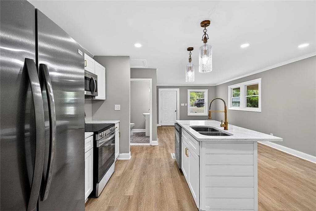 3 bedroom, 3 bathroom, 1,261 sq ft single family residence for sale at 231 Glenrose Circle, Atlanta, GA 30354 — photo 7