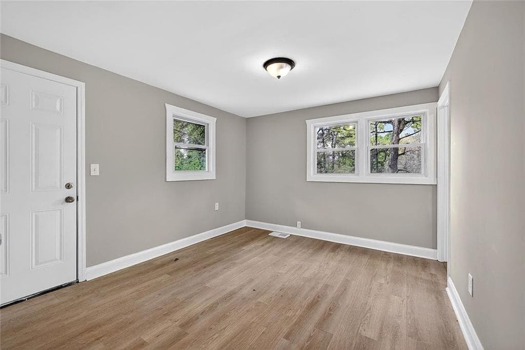 3 bedroom, 3 bathroom, 1,261 sq ft single family residence for sale at 231 Glenrose Circle, Atlanta, GA 30354 — photo 8