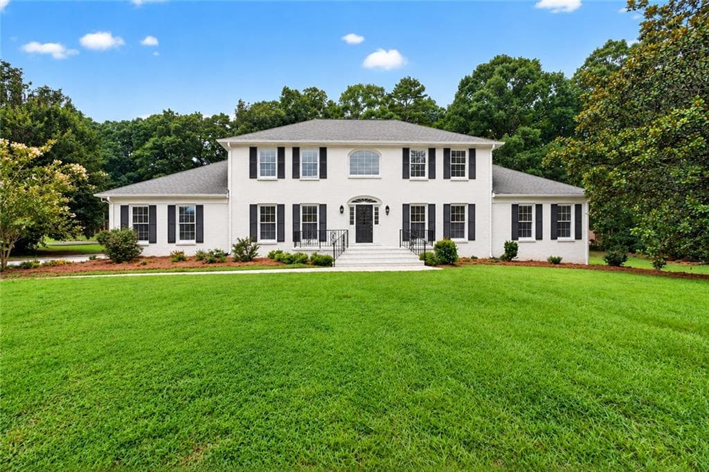 4 bedroom, 5 bathroom, 5,678 sq ft single family residence for sale at 560 Hawthorne Drive, Fayetteville, GA 30214 — photo 2