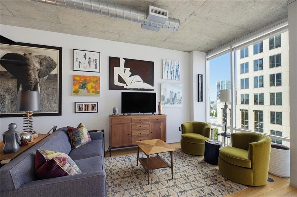 1 bedroom, 1 bathroom, 696 sq ft condominium for sale at 943 Peachtree Street 1403, Atlanta, GA 30309 — photo 2