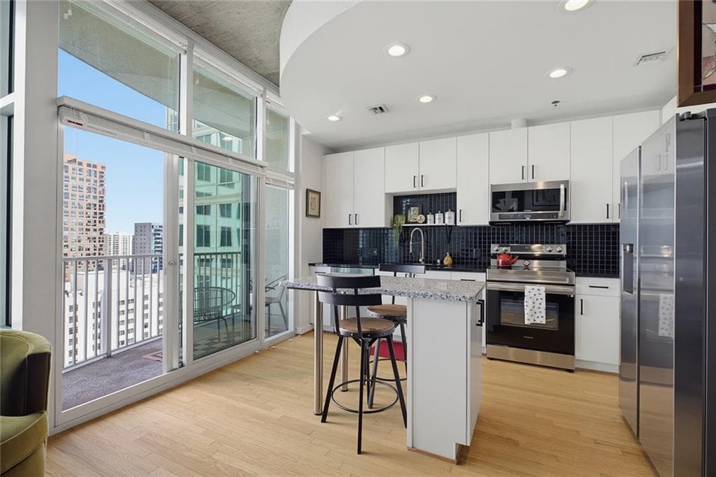 1 bedroom, 1 bathroom, 696 sq ft condominium for sale at 943 Peachtree Street 1403, Atlanta, GA 30309 — photo 5