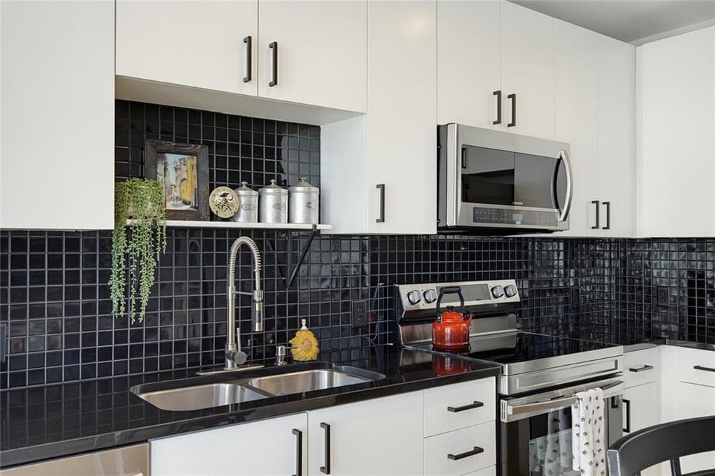 1 bedroom, 1 bathroom, 696 sq ft condominium for sale at 943 Peachtree Street 1403, Atlanta, GA 30309 — photo 6