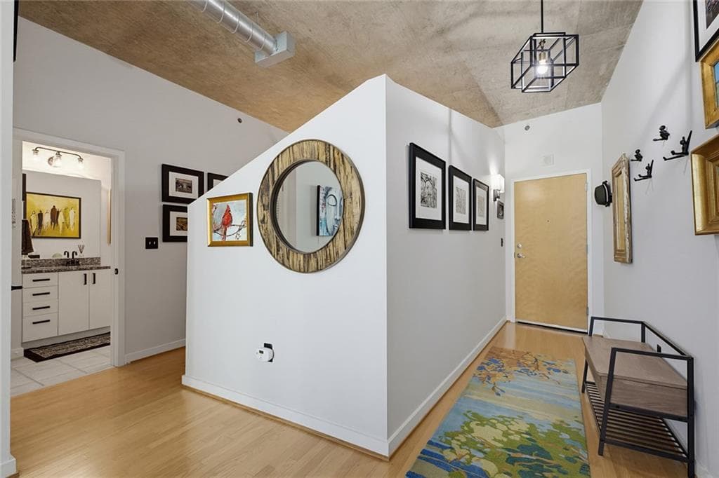 1 bedroom, 1 bathroom, 696 sq ft condominium for sale at 943 Peachtree Street 1403, Atlanta, GA 30309 — photo 8