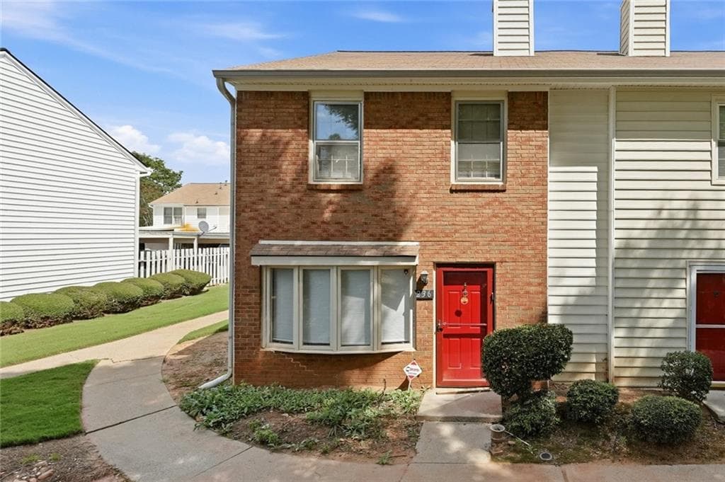 2 bedroom, 3 bathroom, 1,240 sq ft townhouse for sale at 236 Mill Creek, Roswell, GA 30076