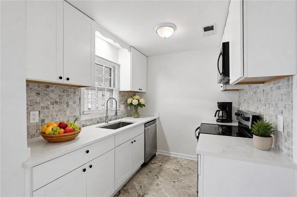 2 bedroom, 3 bathroom, 1,240 sq ft townhouse for sale at 236 Mill Creek, Roswell, GA 30076 — photo 3