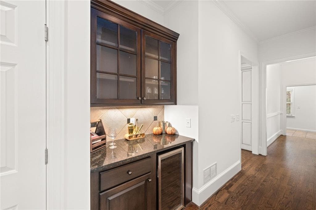 5 bedroom, 6 bathroom, 6,433 sq ft single family residence for sale at 8030 Coventry Pointe, Suwanee, GA 30024 — photo 7