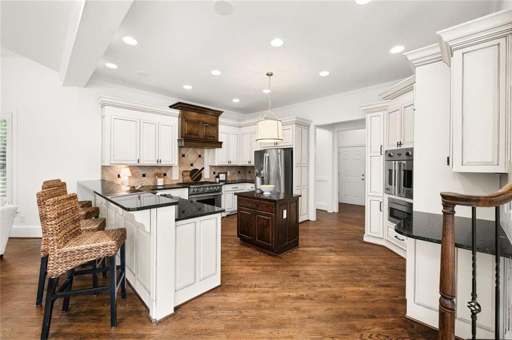 5 bedroom, 6 bathroom, 6,433 sq ft single family residence for sale at 8030 Coventry Pointe, Suwanee, GA 30024 — photo 10