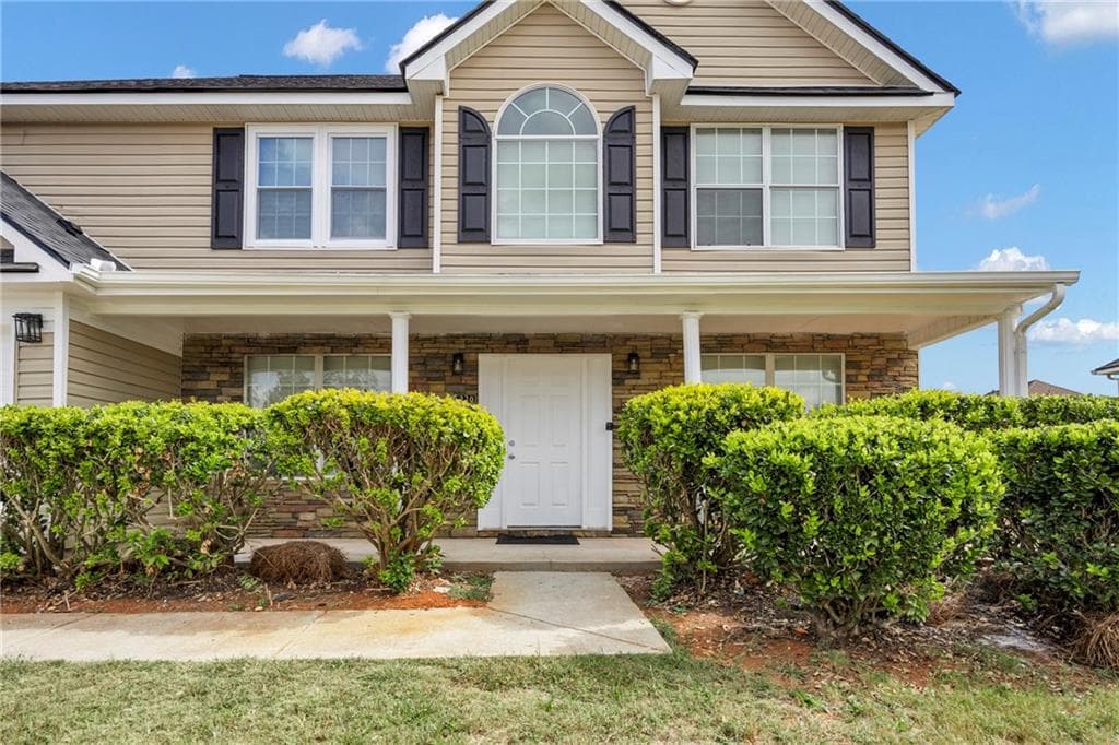 4 bedroom, 3 bathroom, 2,620 sq ft single family residence for sale at 220 Spring Lake Terrace, Covington, GA 30016 — photo 2