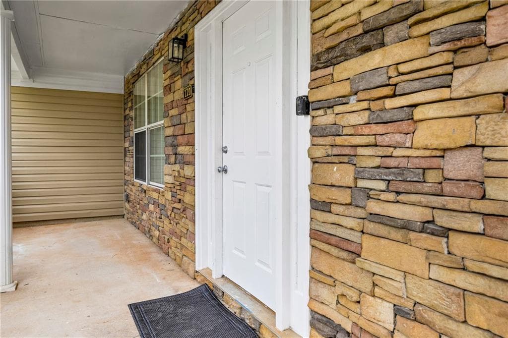 4 bedroom, 3 bathroom, 2,620 sq ft single family residence for sale at 220 Spring Lake Terrace, Covington, GA 30016 — photo 3