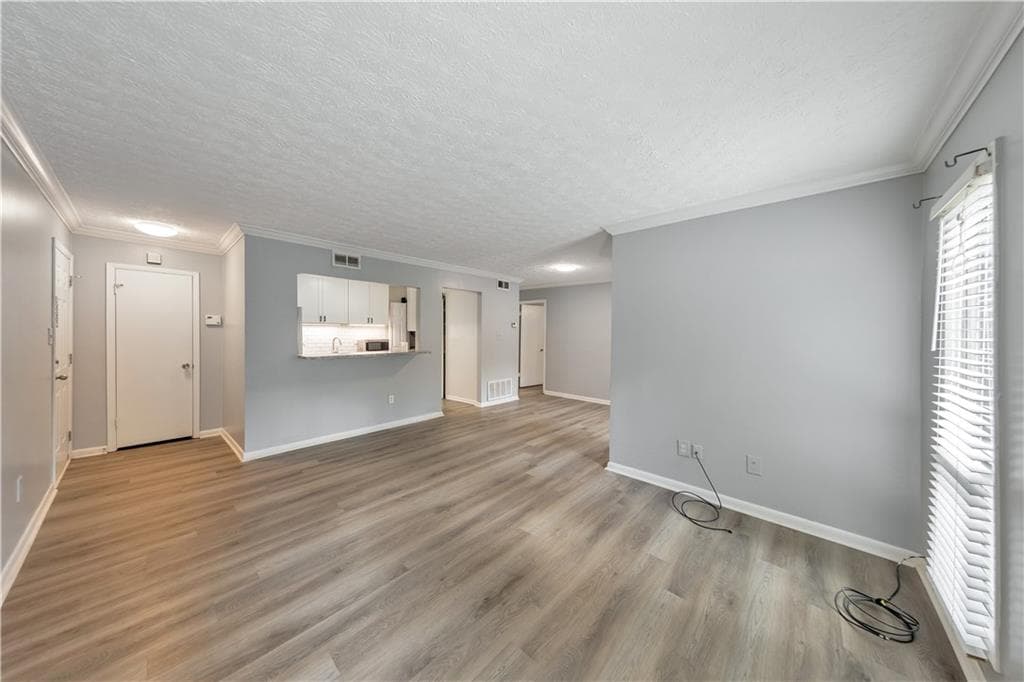 1 bedroom, 1 bathroom, 748 sq ft condominium for rent at 5159 Roswell Road 6, Atlanta, GA 30342 for $1,600 a month — photo 1 of 16