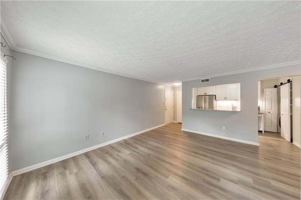 1 bedroom, 1 bathroom, 748 sq ft condominium for rent at 5159 Roswell Road 6, Atlanta, GA 30342 for $1,600 a month — photo 3