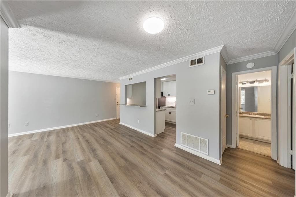 1 bedroom, 1 bathroom, 748 sq ft condominium for rent at 5159 Roswell Road 6, Atlanta, GA 30342 for $1,600 a month — photo 8