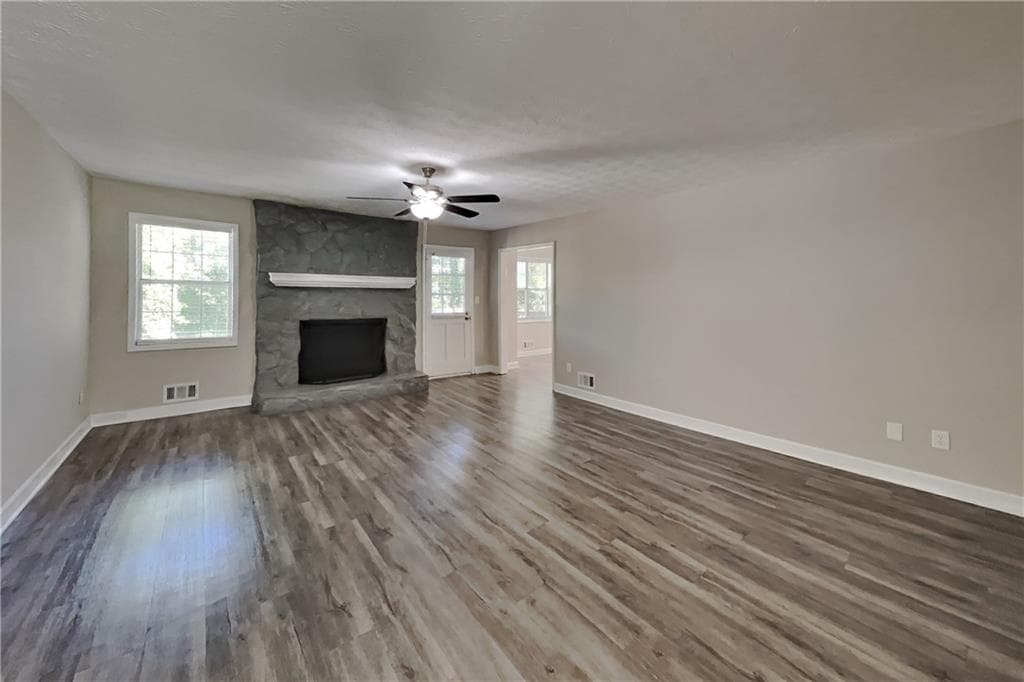 4 bedroom, 3 bathroom, 2,492 sq ft single family residence for rent at 4049 Evelyn Drive, Powder Springs, GA 30127 for $2,240 a month — photo 3