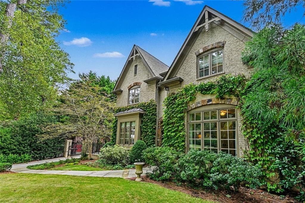 6 bedroom, 8 bathroom, 6,251 sq ft single family residence for rent at 3901 N Stratford Road, Atlanta, GA 30342 for $13,500 a month — photo 1 of 36