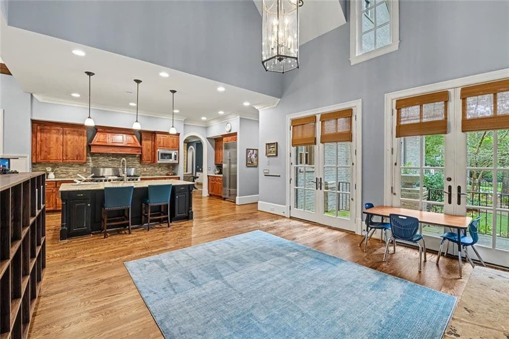 6 bedroom, 8 bathroom, 6,251 sq ft single family residence for rent at 3901 N Stratford Road, Atlanta, GA 30342 for $13,500 a month — photo 9