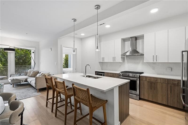 2 bedroom, 2 bathroom, 1,282 sq ft condominium for rent at 775 Juniper Street 319, Atlanta, GA 30308 for $4,000 a month — photo 2